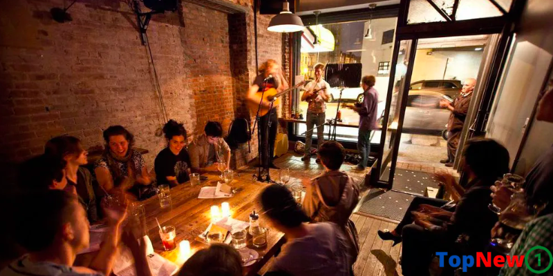 10 Best Restaurants for Live Music and Entertainment